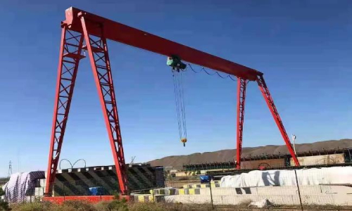 MHGY10噸上包下花葫蘆龍門(mén)吊使用變頻控制系統(tǒng)的優(yōu)點(diǎn)有哪些呢?