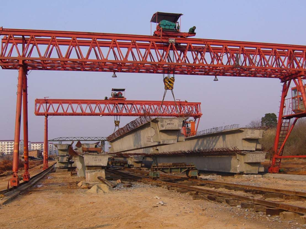 龍門吊起重機的操作人員應如何正確上崗？